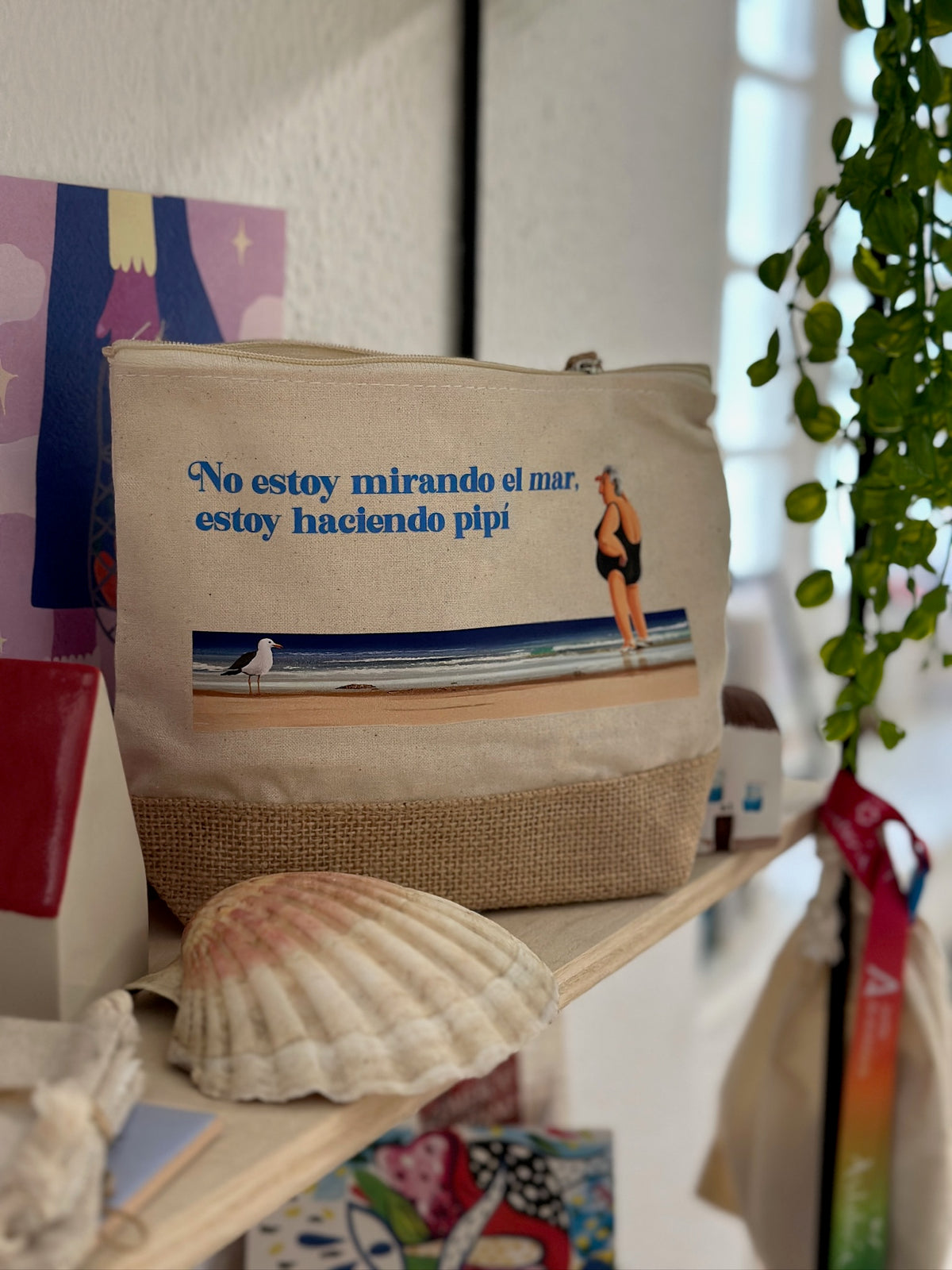 Grandma jute toiletry bag - I'm not looking at the sea, I'm peeing