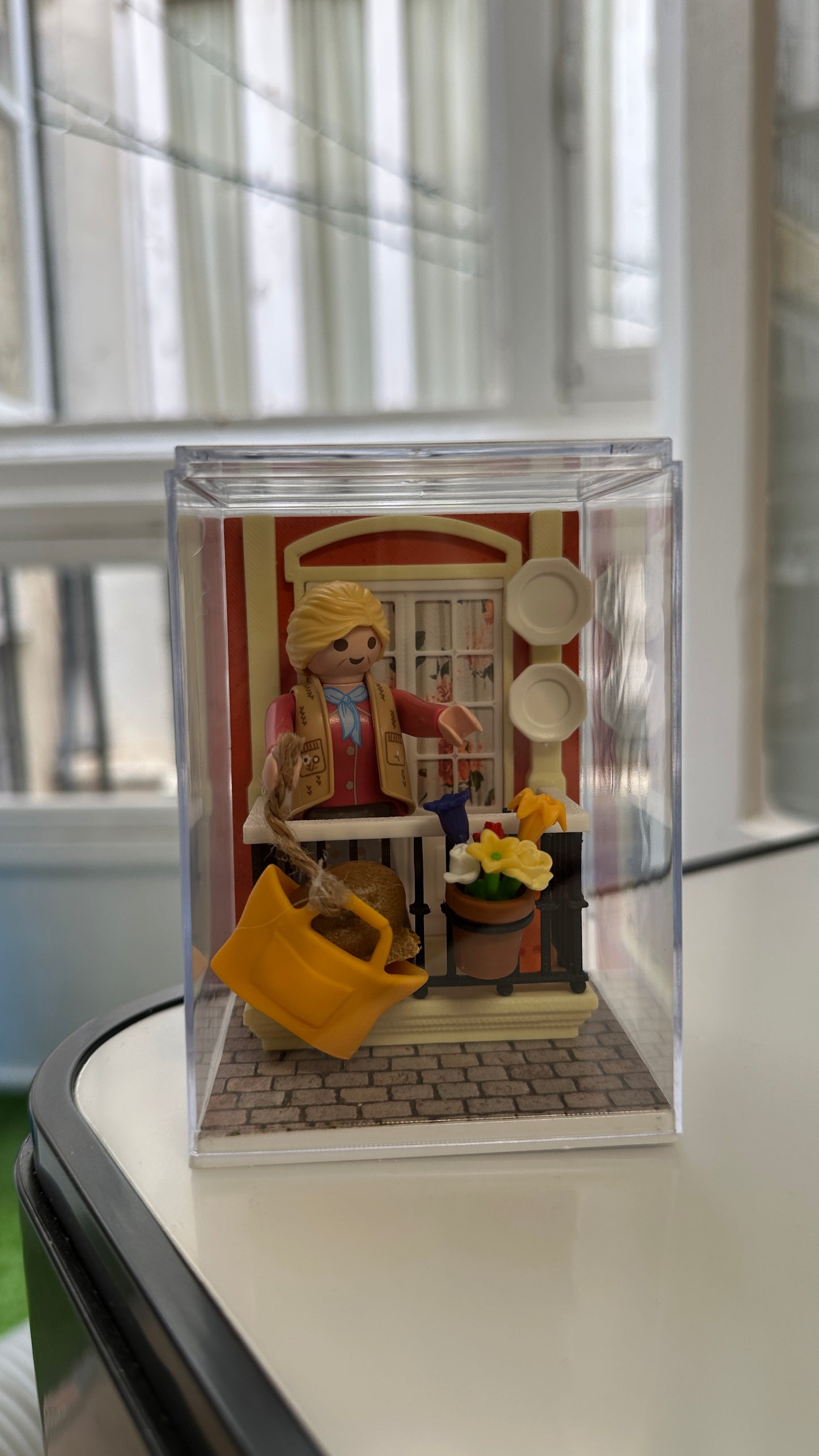 Balcones de Cádiz con señores y señoras