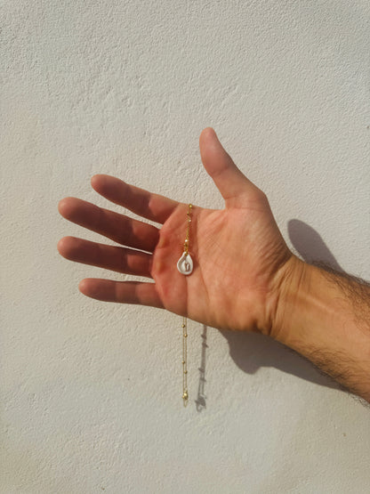 Collar coño cerámica y cadena dorada