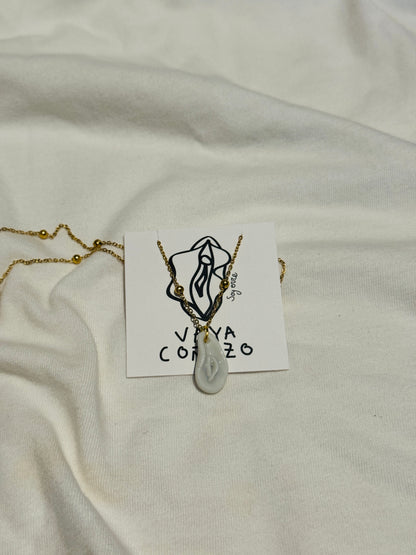 Collar coño cerámica y cadena dorada