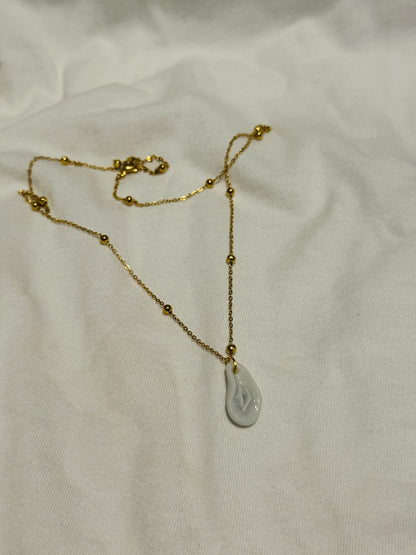 Collar coño cerámica y cadena dorada