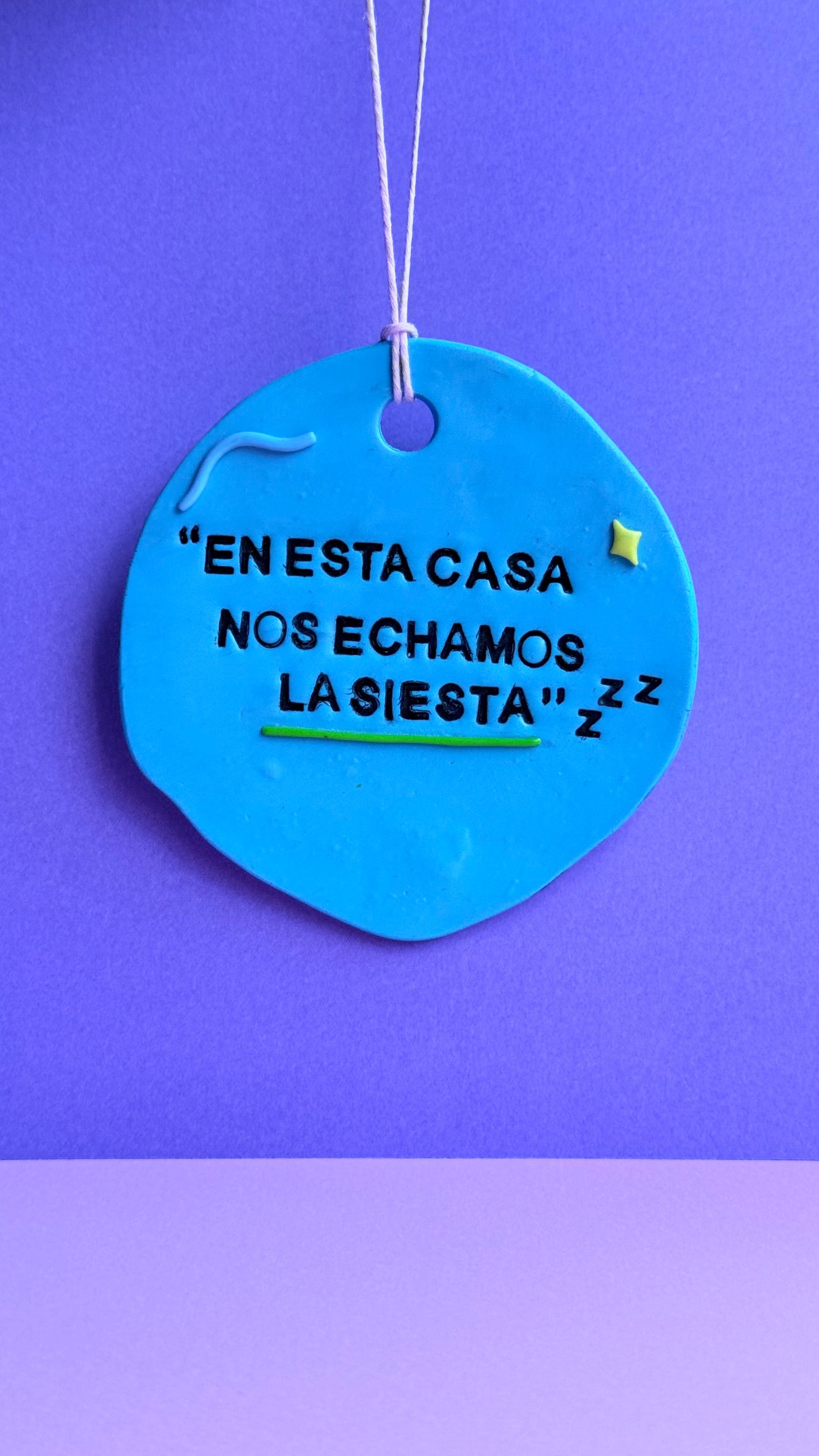 En esta casa nos echamos la siesta - Colgante decorativo