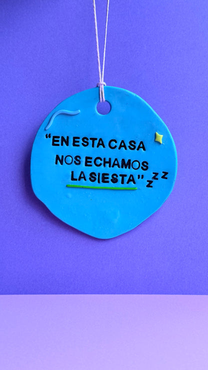 En esta casa nos echamos la siesta - Colgante decorativo