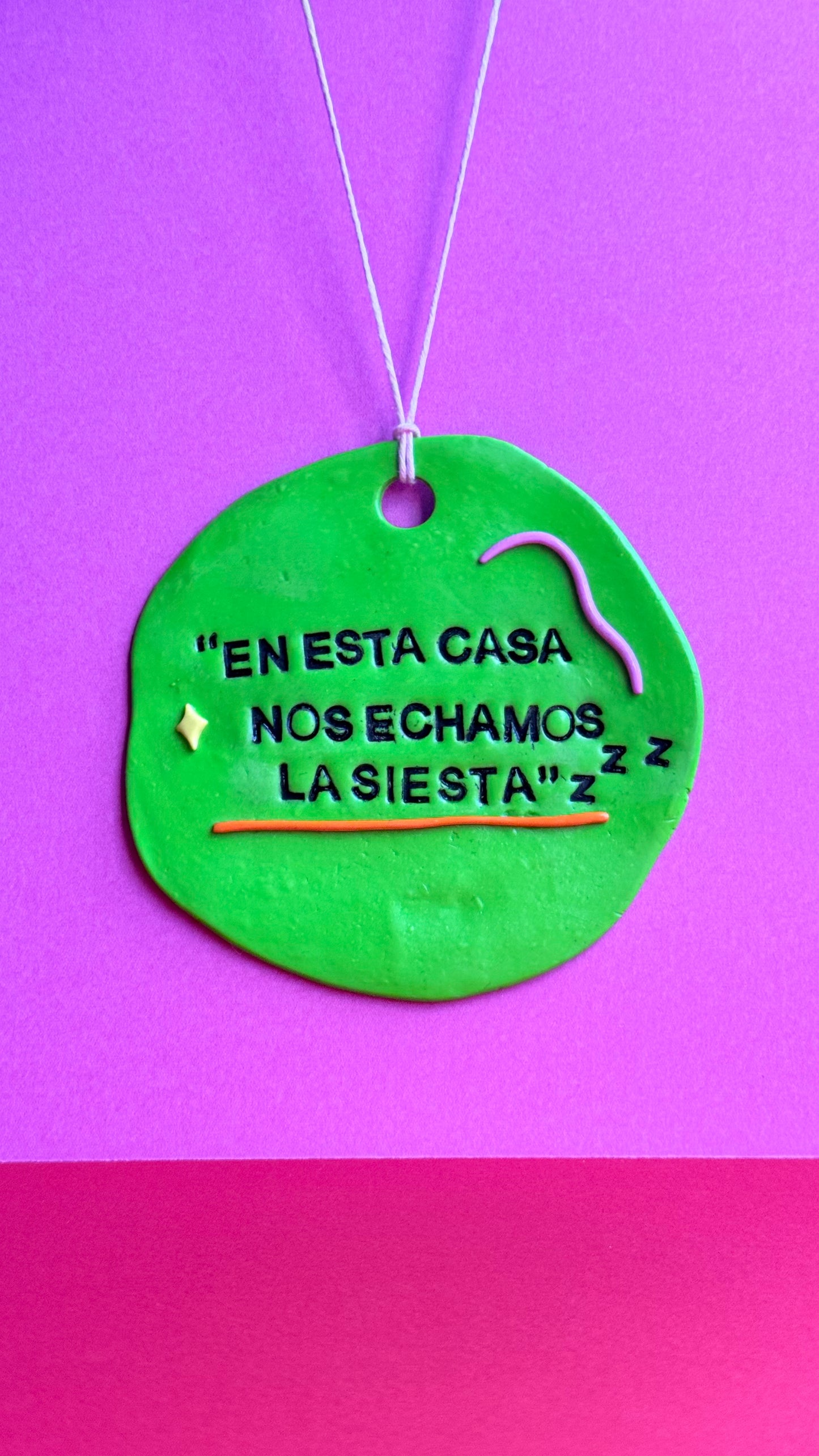 En esta casa nos echamos la siesta - Colgante decorativo