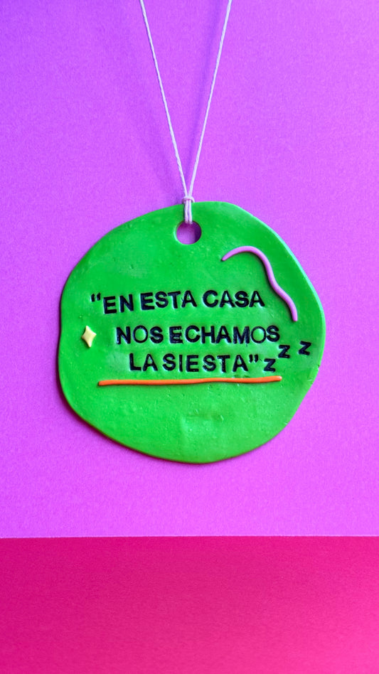 En esta casa nos echamos la siesta - Colgante decorativo