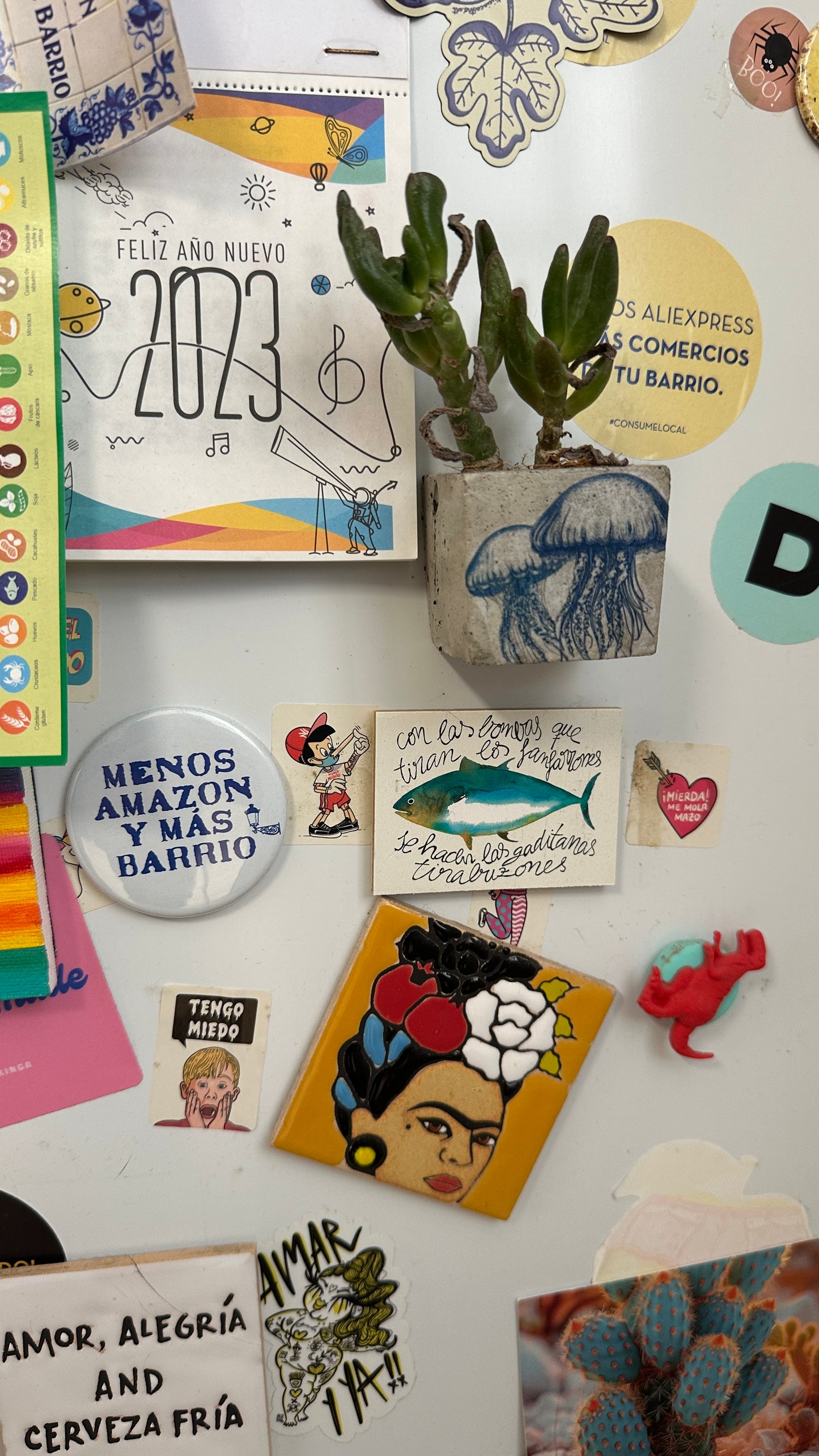 IMÁN Atún Con las bombas que tiran los fanfarrones se hacen las gaditanas tirabuzones