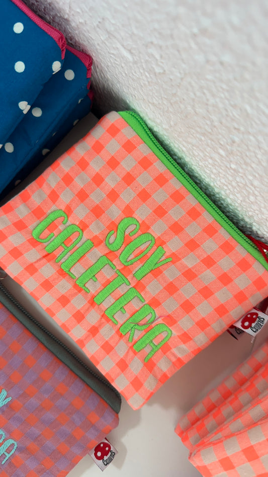 Vichy naranja flúor letra verde - Monedero - SOY CALETERA