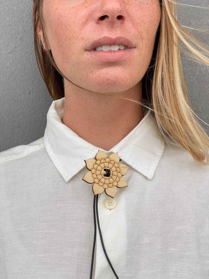 Collar flor cuello