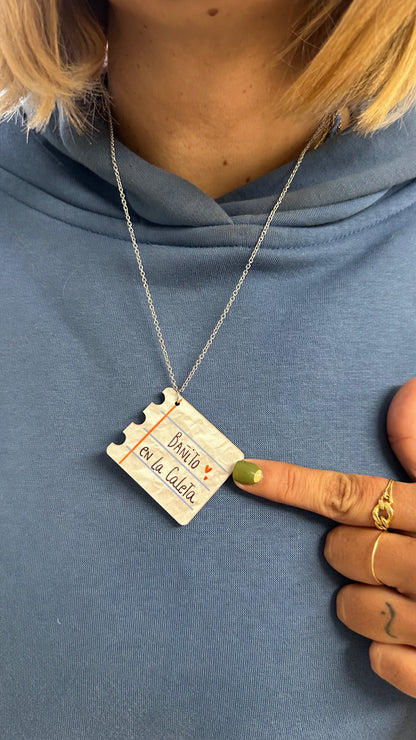 Collar  "Bañito en la caleta" notas