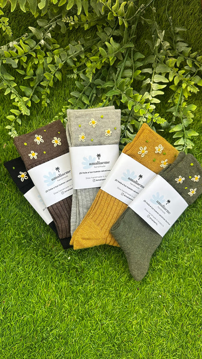 Calcetines bordados margaritas