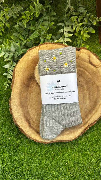 Calcetines bordados margaritas