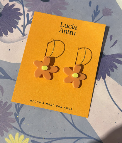 Daisy hoop earrings