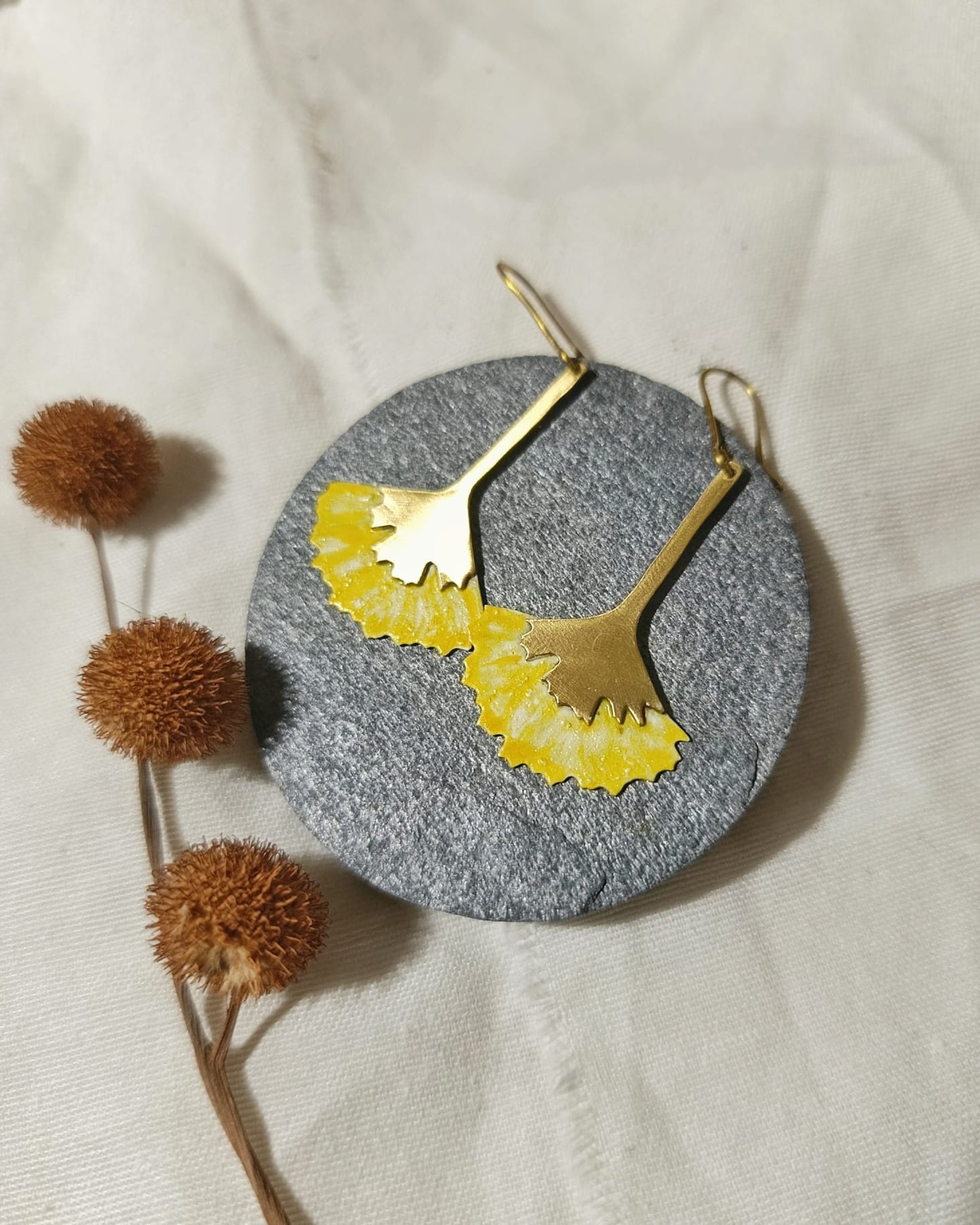 Pendientes clavel de latón