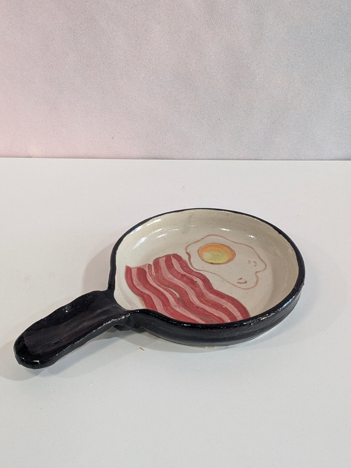 Sartén cerámica reposa cucharas