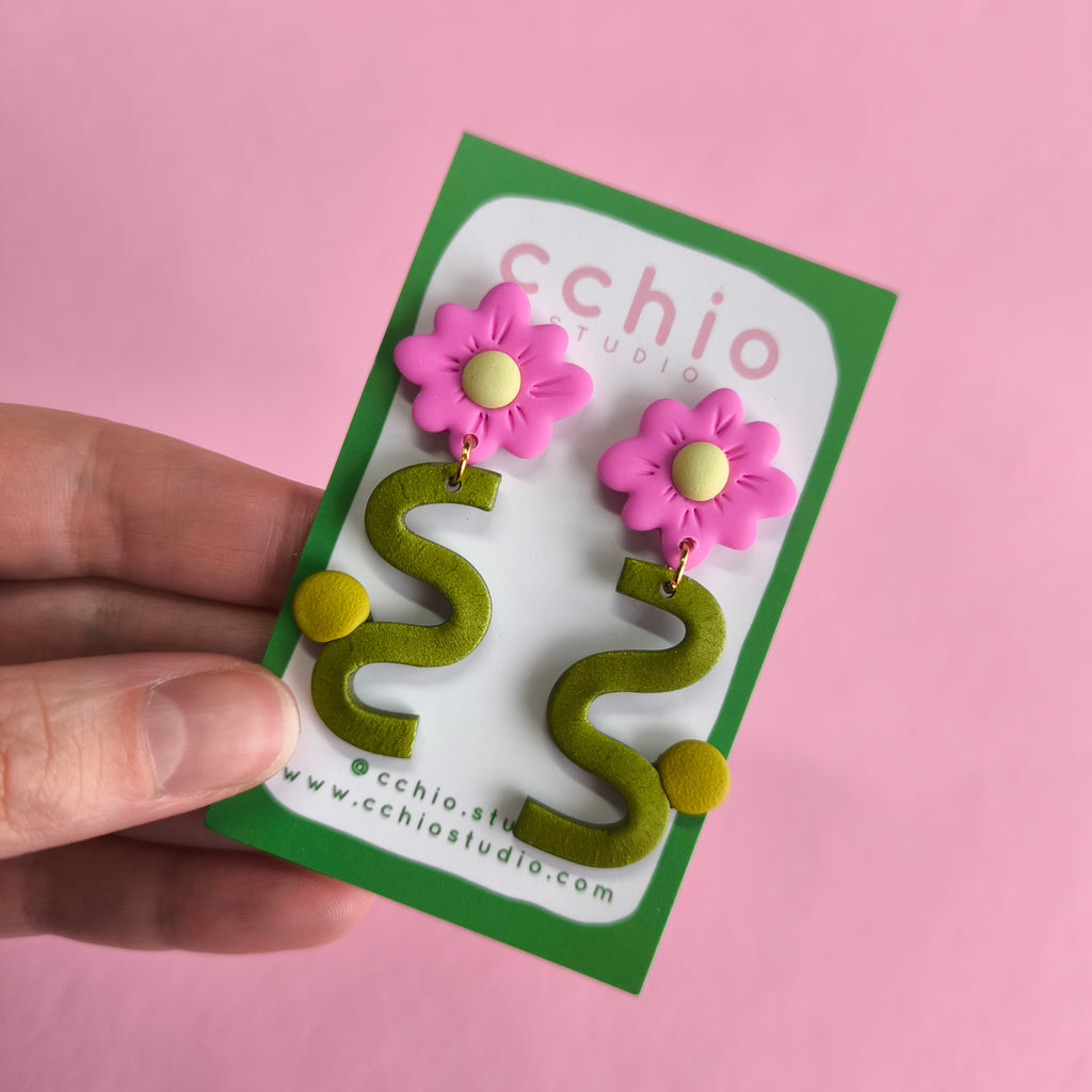 Pendientes Flor rosa tallo zig zag