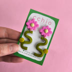 Pendientes Flor rosa tallo zig zag