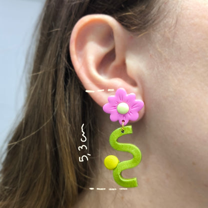 Pendientes Flor rosa tallo zig zag