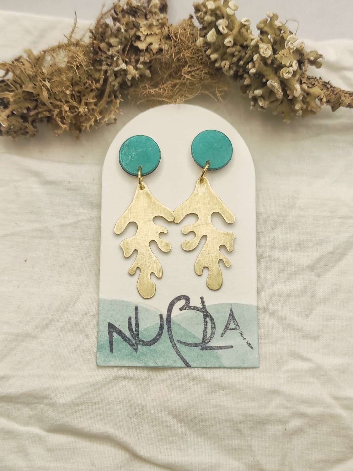 Pendientes alga turquesa- latón y cartón reciclado