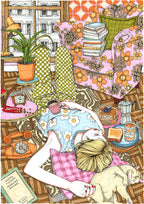 Lámina Chica siesta con su gato y sofá lleno de libros