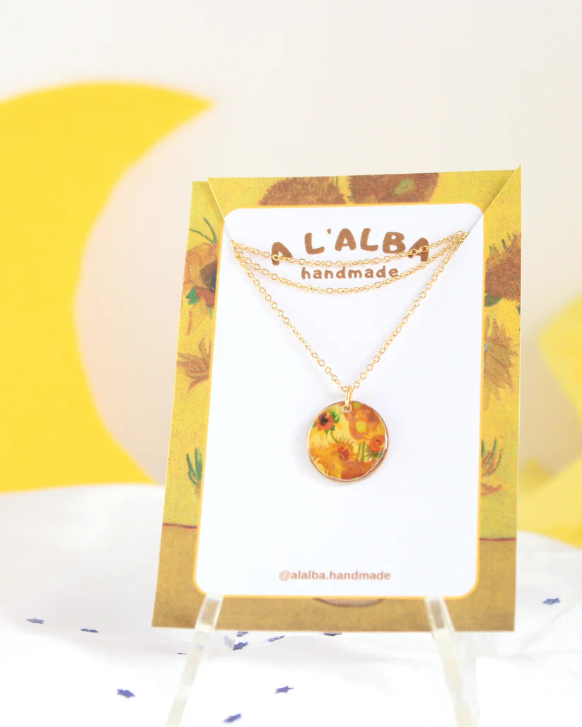 Collar dorado Girasoles - fondo amarillo