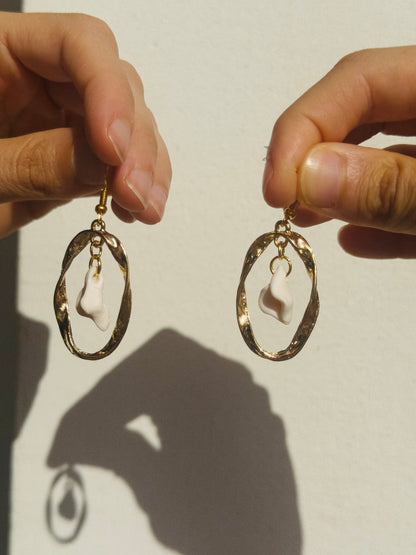 Pendientes Coños Voladores - Óvalo dorado