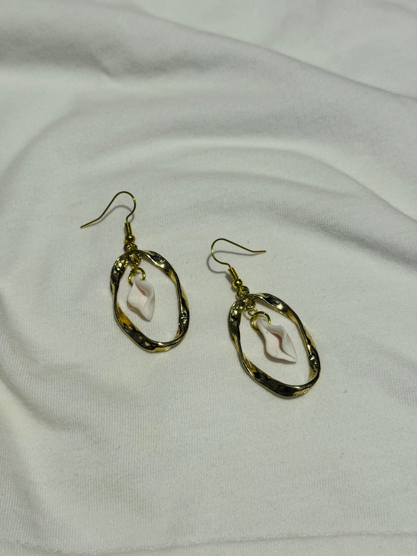 Pendientes Coños Voladores - Óvalo dorado