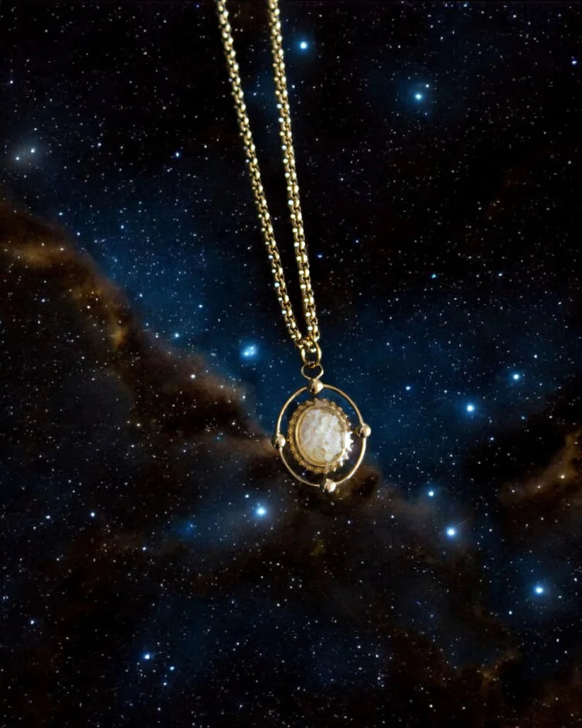 Collar Venus de Orquídea Blanca