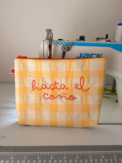 Vichy amarillo piña letra coral - Hasta el coño - Neceser