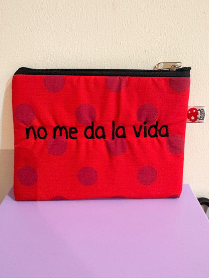 Rojo lunares rojos letra negra - No me da la vida - Monedero