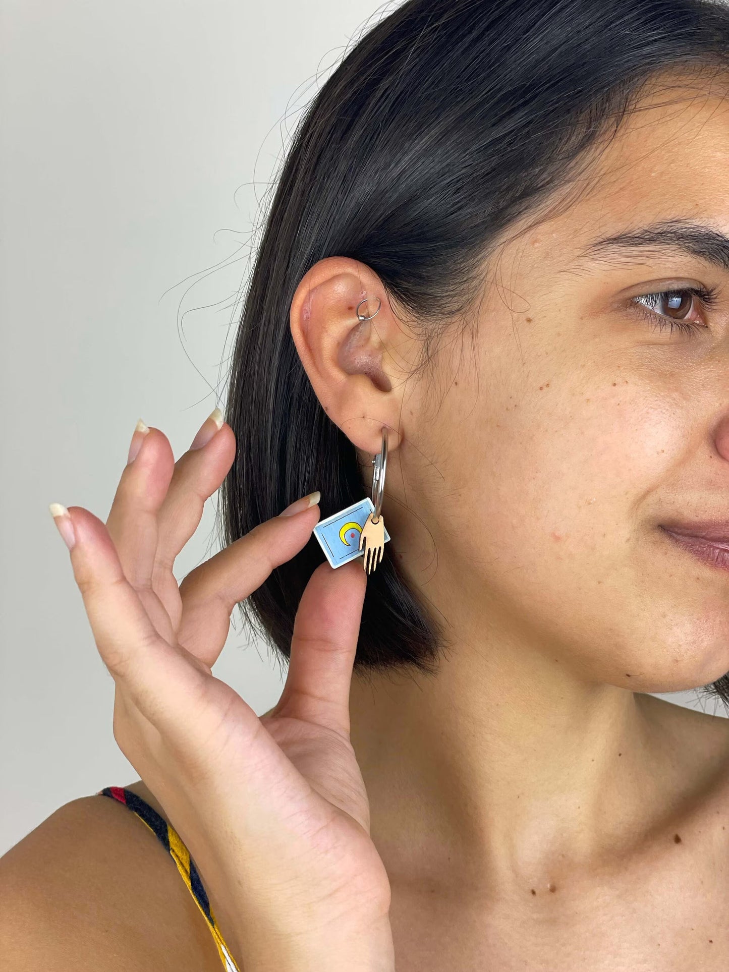 Pendientes aro Cartas del Tarot y mano