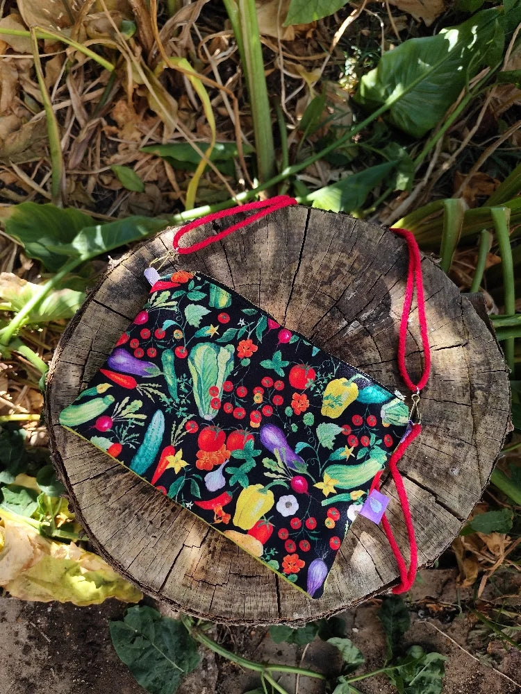 Mini bolso negro huerto frutas y verduras
