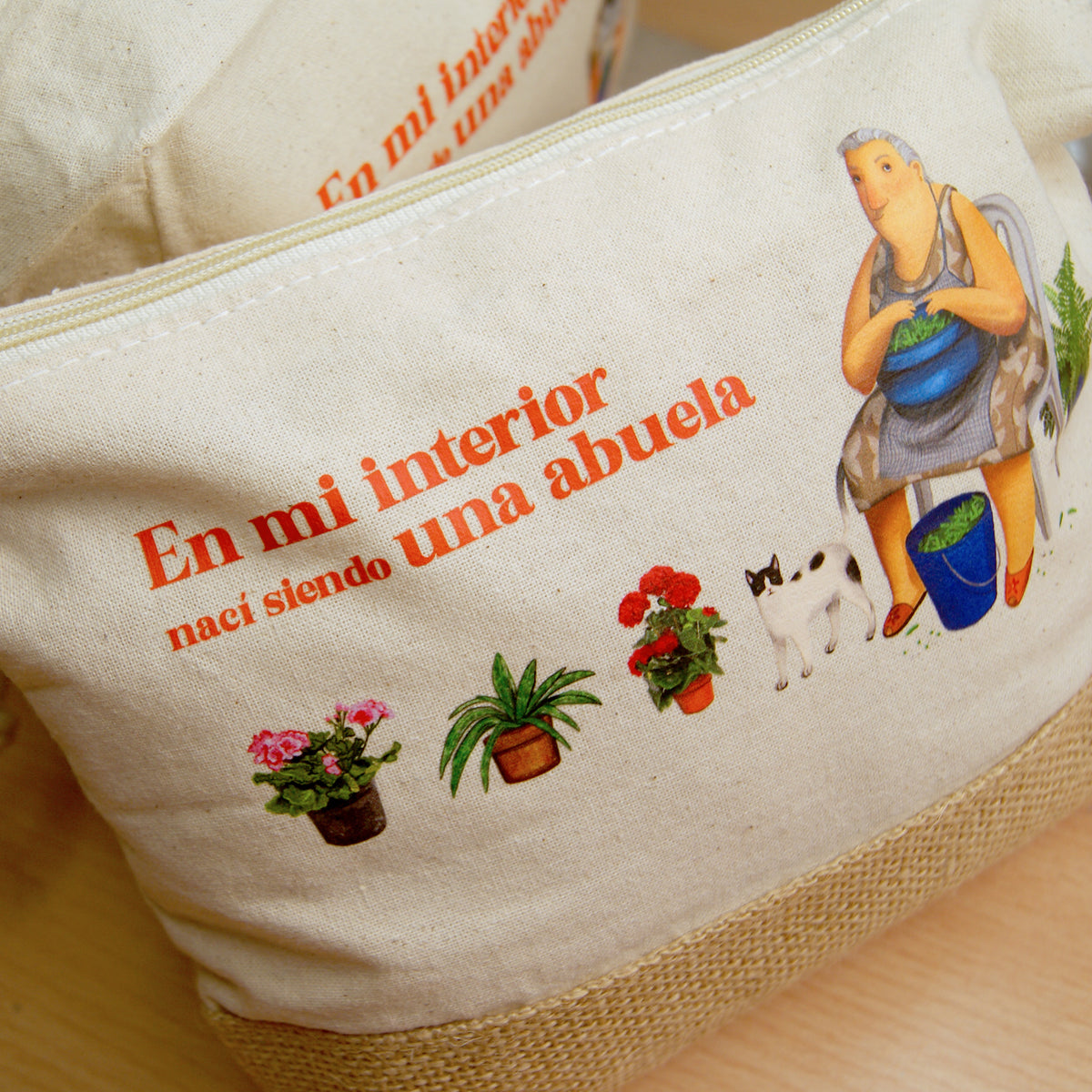 Grandma jute toiletry bag - Inside me I was born as a grandmother