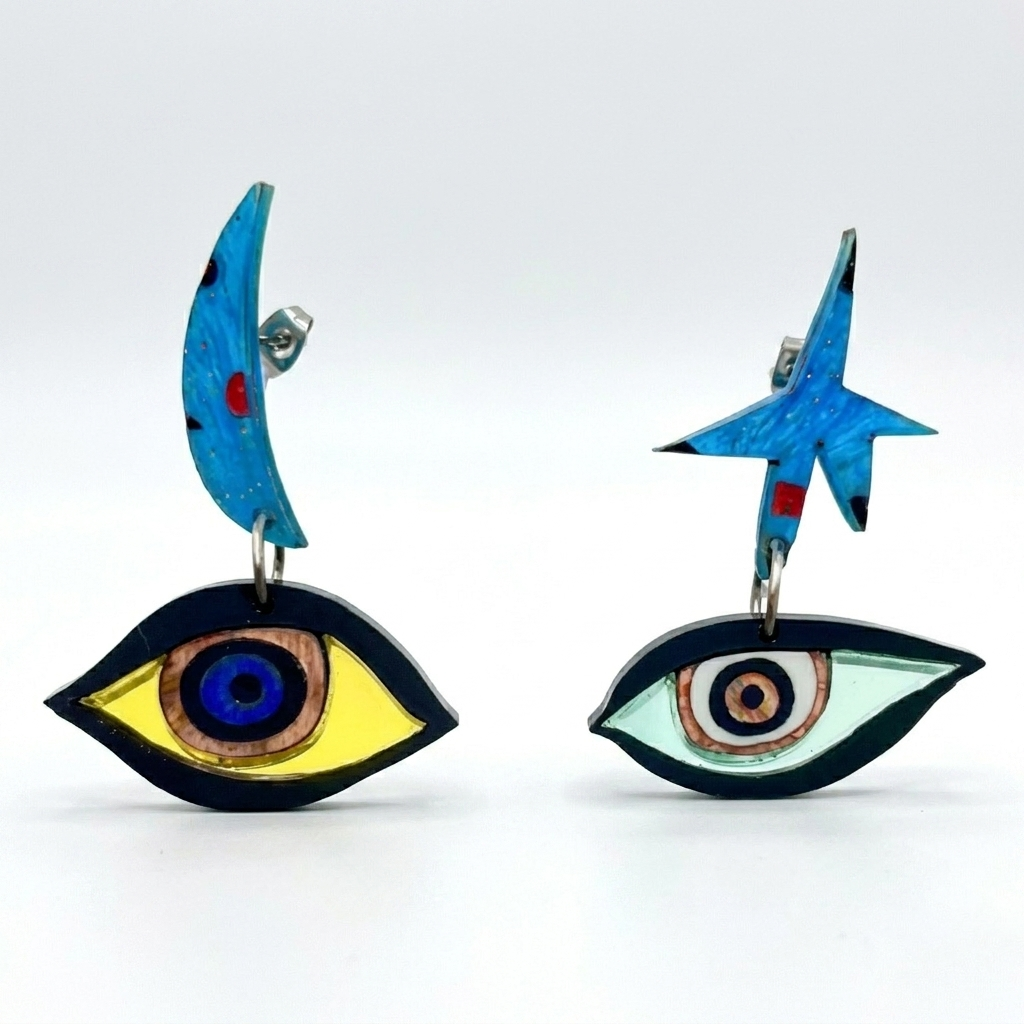 Pendientes ojos y constelaciones
