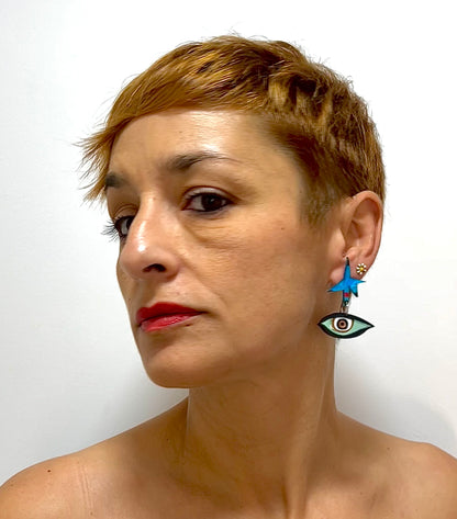 Pendientes ojos y constelaciones