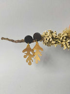Pendientes alga Negro- latón y cartón reciclado