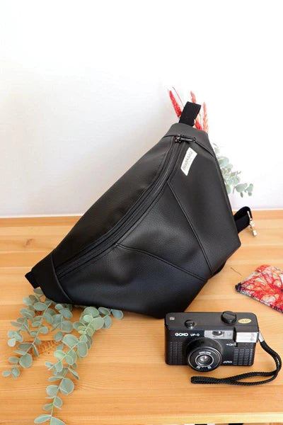 Riñonera Bandolera Negra Vegana