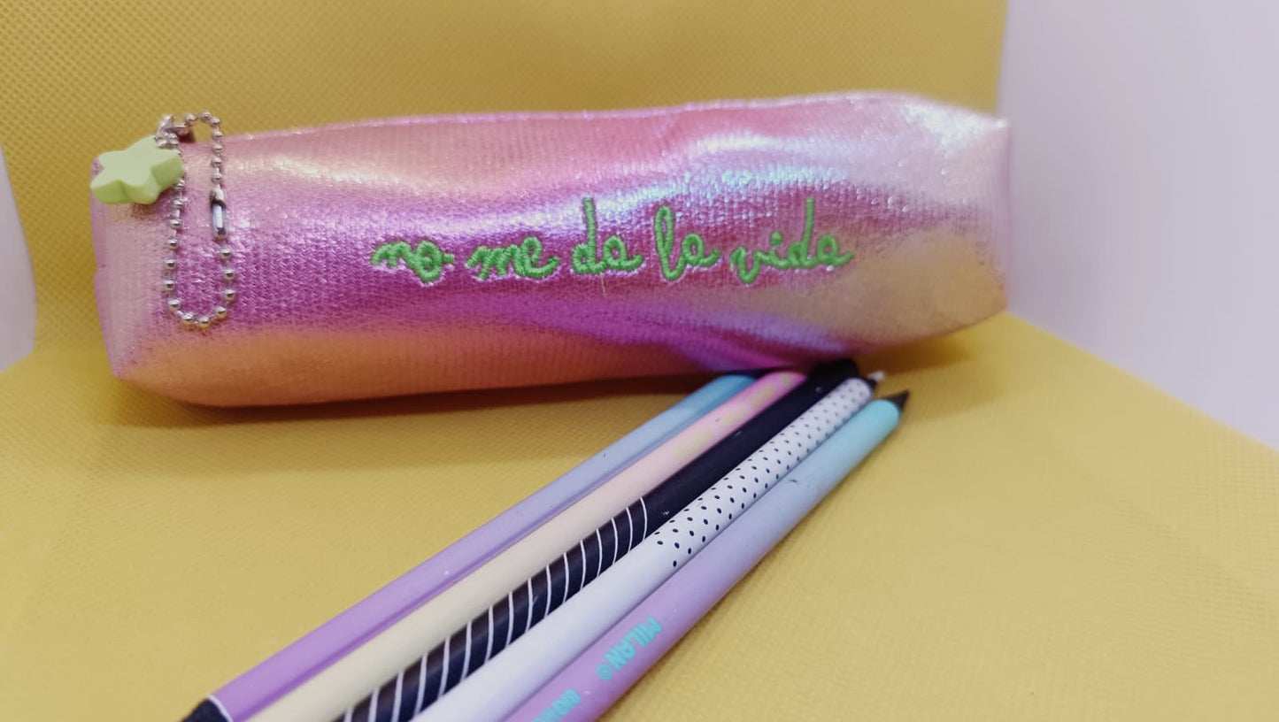 Estuche bordado No me da la vida